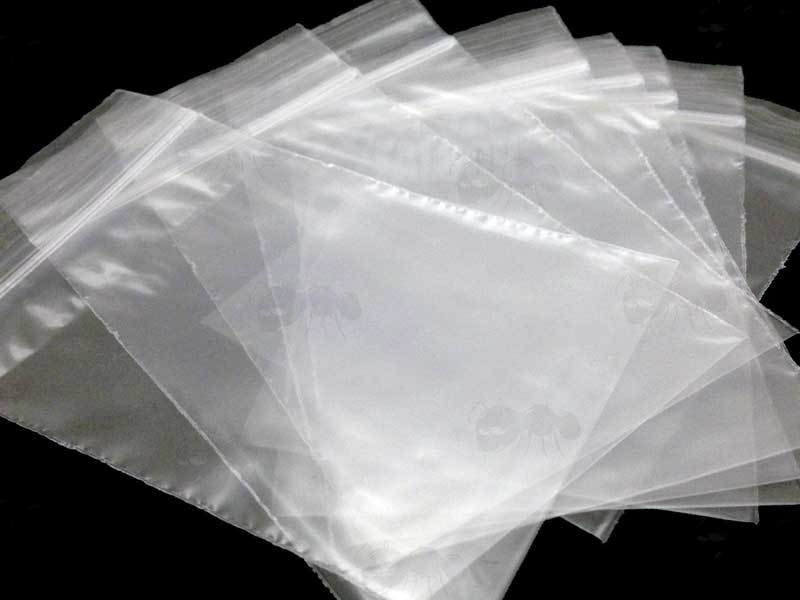 Eight Resealable Polythene Clear Plastic Grip Seal Bags