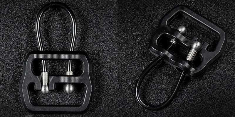 Cable Opening View on The Aluminium Fitting Sling Block with a Steel Cable with Black Plastic Coating