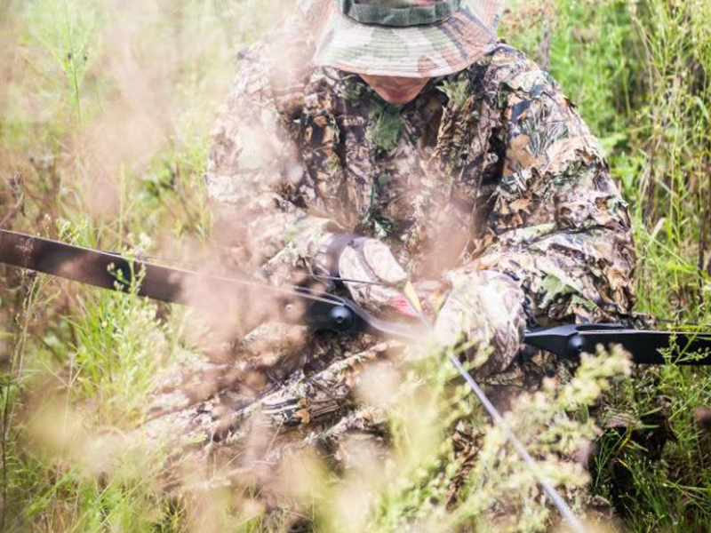 Bow Hunter Wearing The Spring / Summer 3D Leaf Camouflage Ghillie Poncho