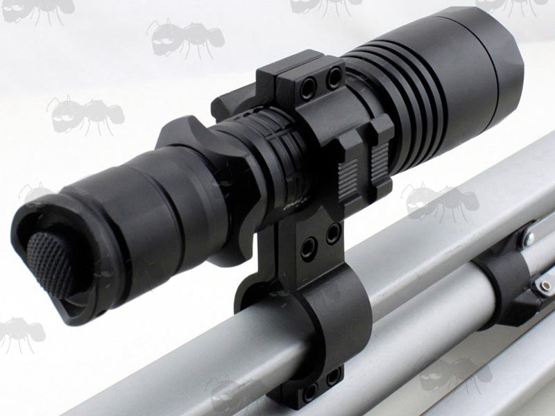 25mm x 25mm Figure of Eight Scope Mount with Side Rails, Fitted with Tac Torch